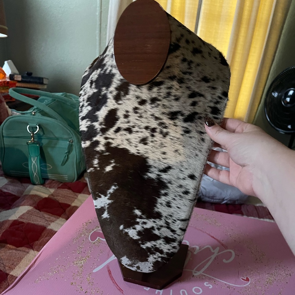Western cowhide and wood neck pad display